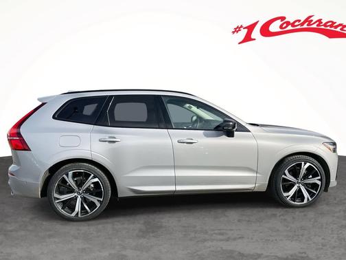 2024 Volvo XC60 Recharge Plug-In Hybrid T8 Ultimate Dark Theme