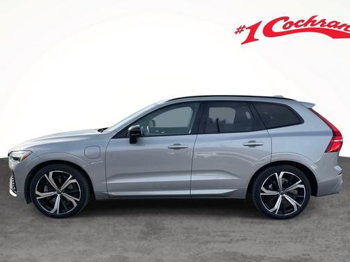 2024 Volvo XC60 Recharge Plug-In Hybrid T8 Ultimate Dark Theme