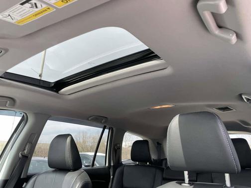 White Diamond Pearl 2017 Honda Pilot EX-L