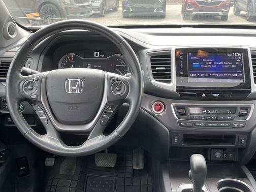 White Diamond Pearl 2017 Honda Pilot EX-L