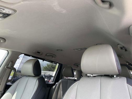 Bright Silver Metallic 2016 Kia Sedona EX