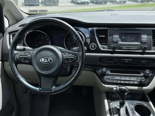 Bright Silver Metallic 2016 Kia Sedona EX