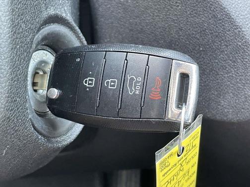 Snow White Pearl 2019 Kia Sorento LX