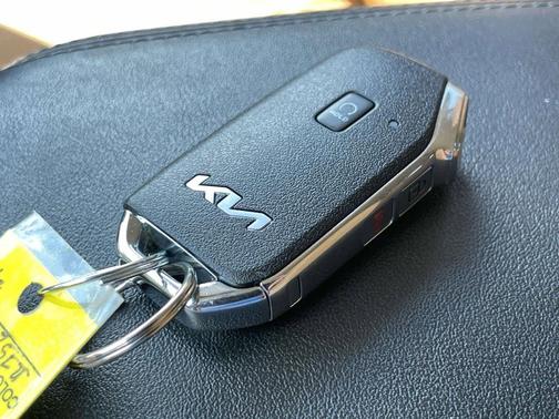 Fusion Black 2024 Kia Seltos SX Turbo