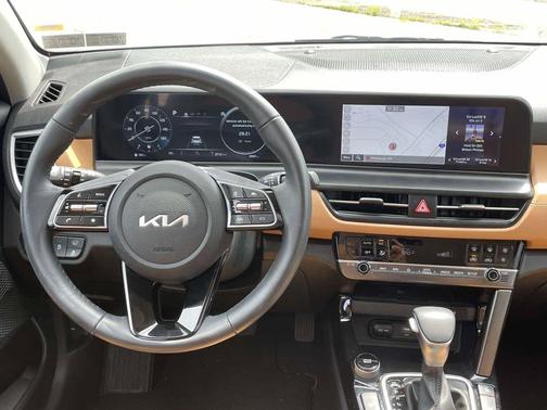 Snow White Pearl 2025 Kia Seltos EX