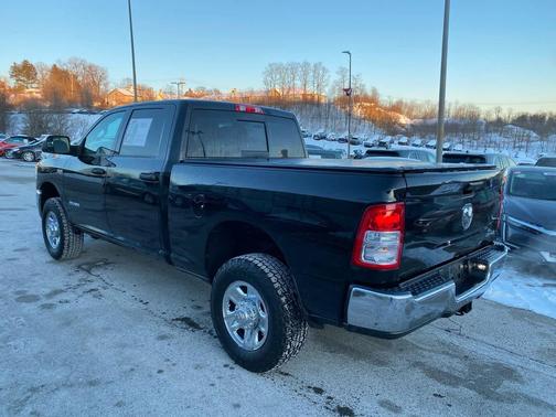 2022 RAM 2500 Tradesman Crew Cab 4x4 6'4' Box