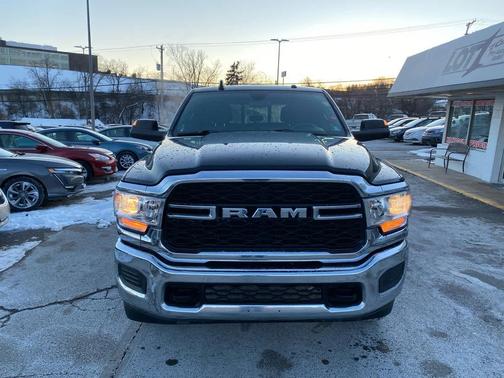 2022 RAM 2500 Tradesman Crew Cab 4x4 6'4' Box
