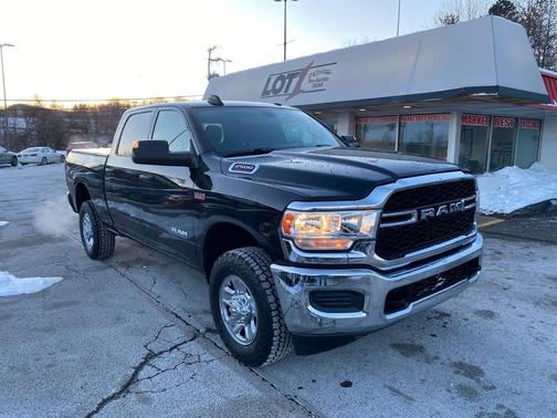 2022 RAM 2500 Tradesman Crew Cab 4x4 6'4' Box