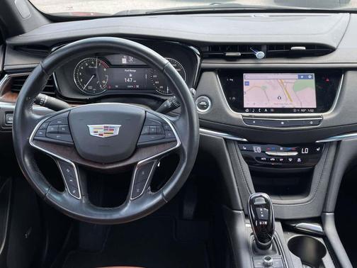 Stellar Black Metallic 2021 Cadillac XT5 Premium Luxury
