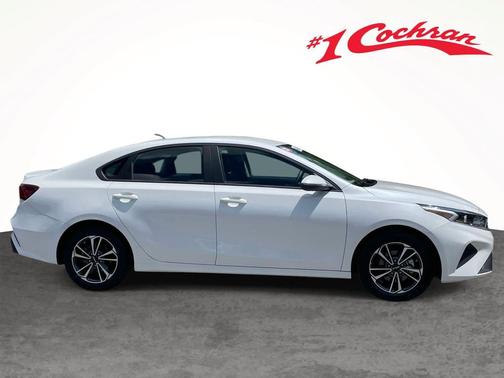 Snow White Pearl 2023 Kia Forte LXS