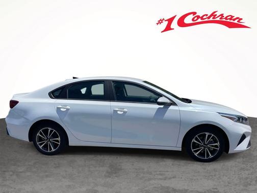 Snow White Pearl 2023 Kia Forte LXS