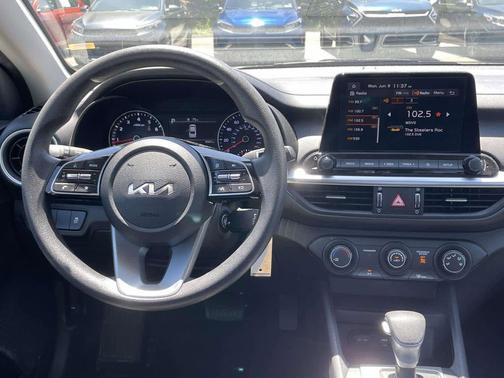 Snow White Pearl 2023 Kia Forte LXS