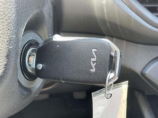 Snow White Pearl 2023 Kia Forte LXS