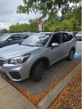 Ice Silver Metallic 2019 Subaru Forester Premium