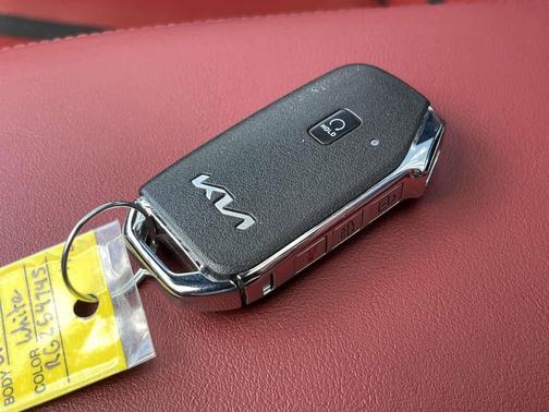 Glacial White Pearl 2024 Kia K5 GT-Line