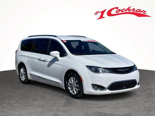 Bright White Clearcoat 2018 Chrysler Pacifica Touring-L