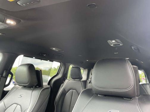 Luxury White Pearlcoat 2020 Chrysler Pacifica Hybrid Limited