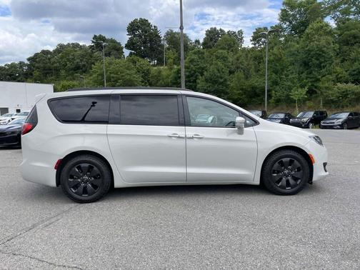 Luxury White Pearlcoat 2020 Chrysler Pacifica Hybrid Limited