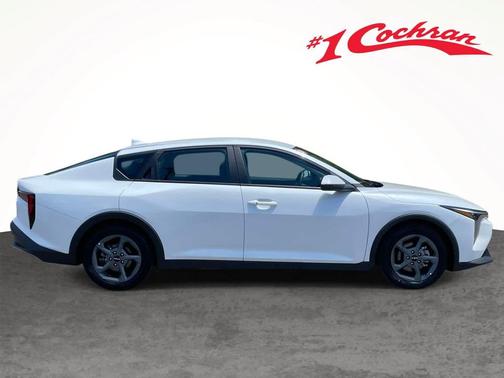Snow White Pearl 2025 Kia K4 LXS