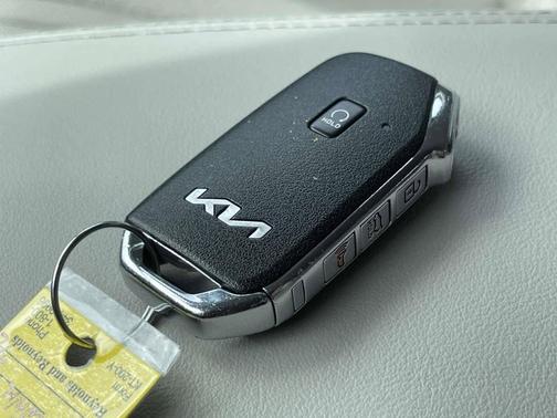 Snow White Pearl 2023 Kia Sorento Hybrid SX Prestige