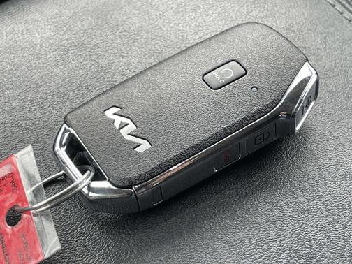 Steel Gray 2024 Kia Seltos EX