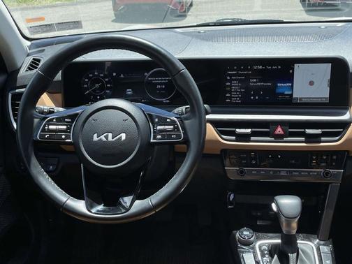 Snow White Pearl 2024 Kia Seltos EX