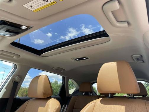 Snow White Pearl 2024 Kia Seltos EX