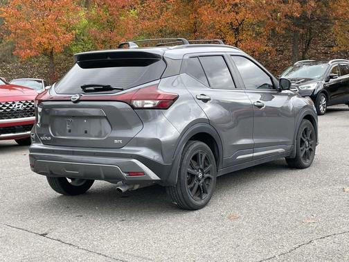 2022 Nissan Kicks SR