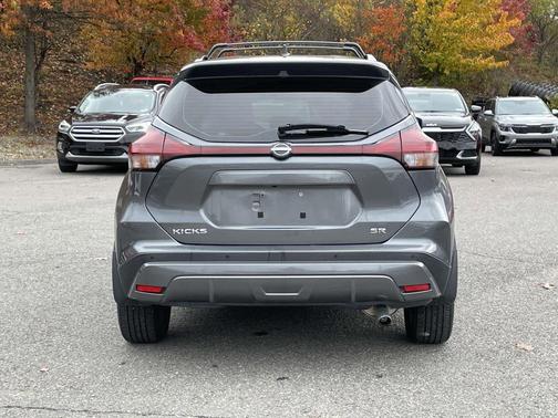 2022 Nissan Kicks SR