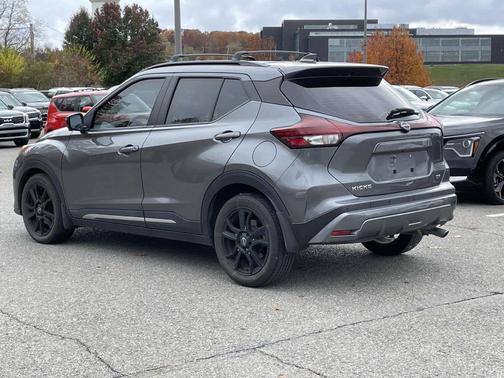 2022 Nissan Kicks SR