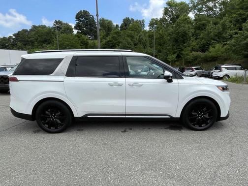 Snow White Pearl 2024 Kia Carnival SX Prestige