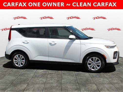 Photo 2 of 32 of 2020 Kia Soul LX