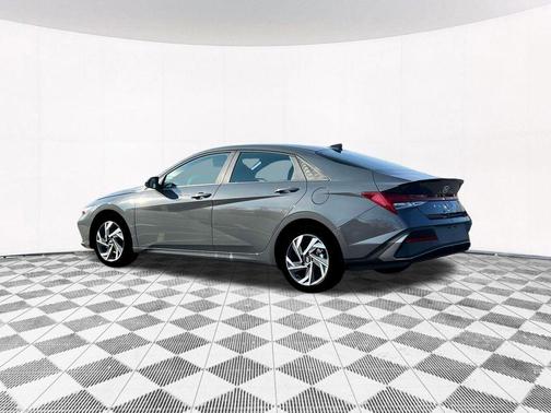 2025 Hyundai ELANTRA HEV SEL Sport
