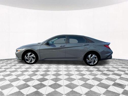 2025 Hyundai ELANTRA HEV SEL Sport