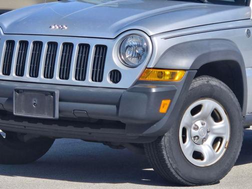 Silver 2006 Jeep Liberty Sport