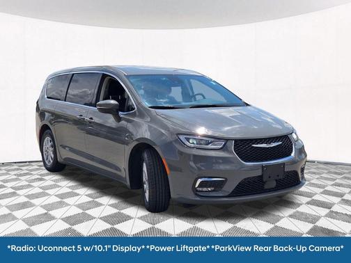 2023 Chrysler Pacifica Touring-L