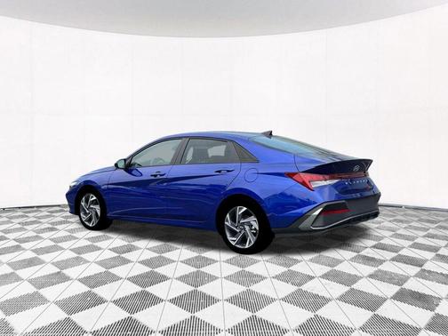 2025 Hyundai ELANTRA HEV SEL Sport
