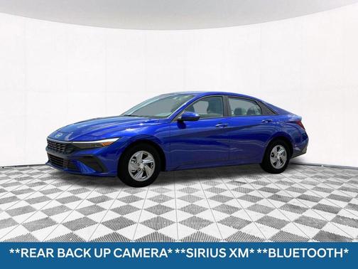 2025 Hyundai ELANTRA SE