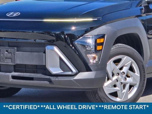 Abyss Black Pearl 2025 Hyundai KONA SE