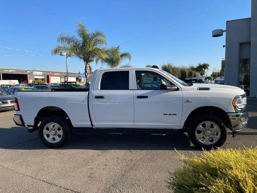 2020 RAM 2500 Tradesman Crew Cab 4X4 6'4' Box