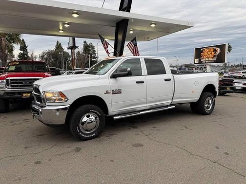2017 RAM 3500 Tradesman Crew Cab 4x4 8' Box
