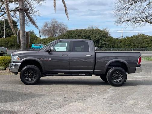 2018 RAM 2500 Laramie Crew Cab 4x4 6'4' Box