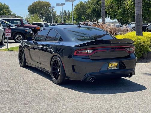Pitch Black Clearcoat 2017 Dodge Charger SE