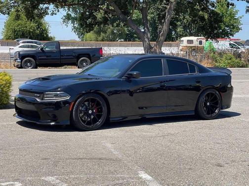 Pitch Black Clearcoat 2017 Dodge Charger SE