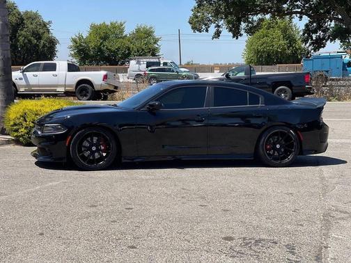 Pitch Black Clearcoat 2017 Dodge Charger SE