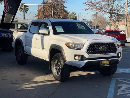 Super White 2019 Toyota Tacoma SR5