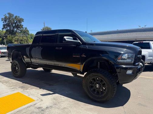 Brilliant Black Crystal Pearlcoat 2016 RAM 2500 Laramie