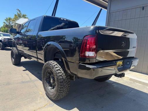 Brilliant Black Crystal Pearlcoat 2016 RAM 2500 Laramie