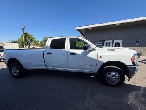 Bright White Clearcoat 2021 RAM 3500 Tradesman Crew Cab 4x4 8' Box