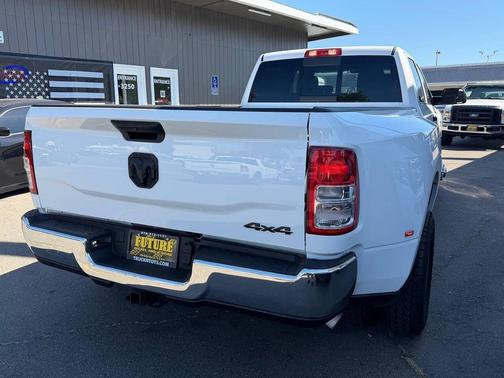 Bright White Clearcoat 2021 RAM 3500 Tradesman Crew Cab 4x4 8' Box